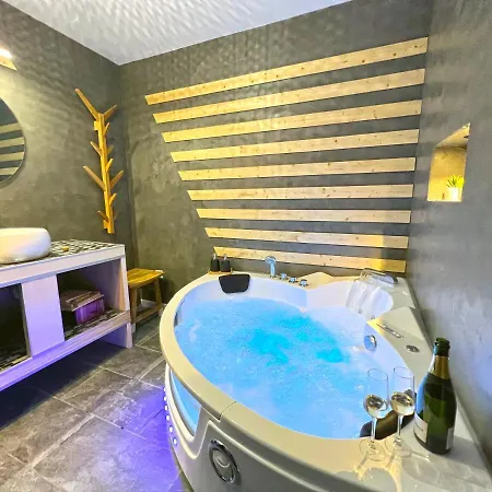 Cosy Avec Jacuzzi Classe 3 Etoiles * Poncin