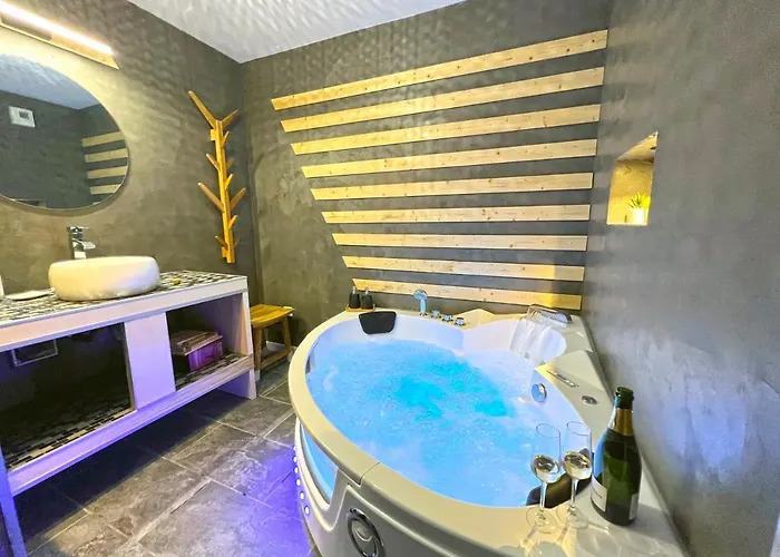 Cosy Avec Jacuzzi Classe 3 Etoiles * Poncin